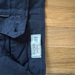 GAP women’s Navy Downtown Khakis - Size 6